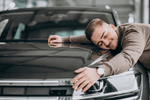 De Psychologie van Autoliefhebbers: Waarom Mensen Altijd Achteruitkijken naar hun Auto - VCTparts.nl