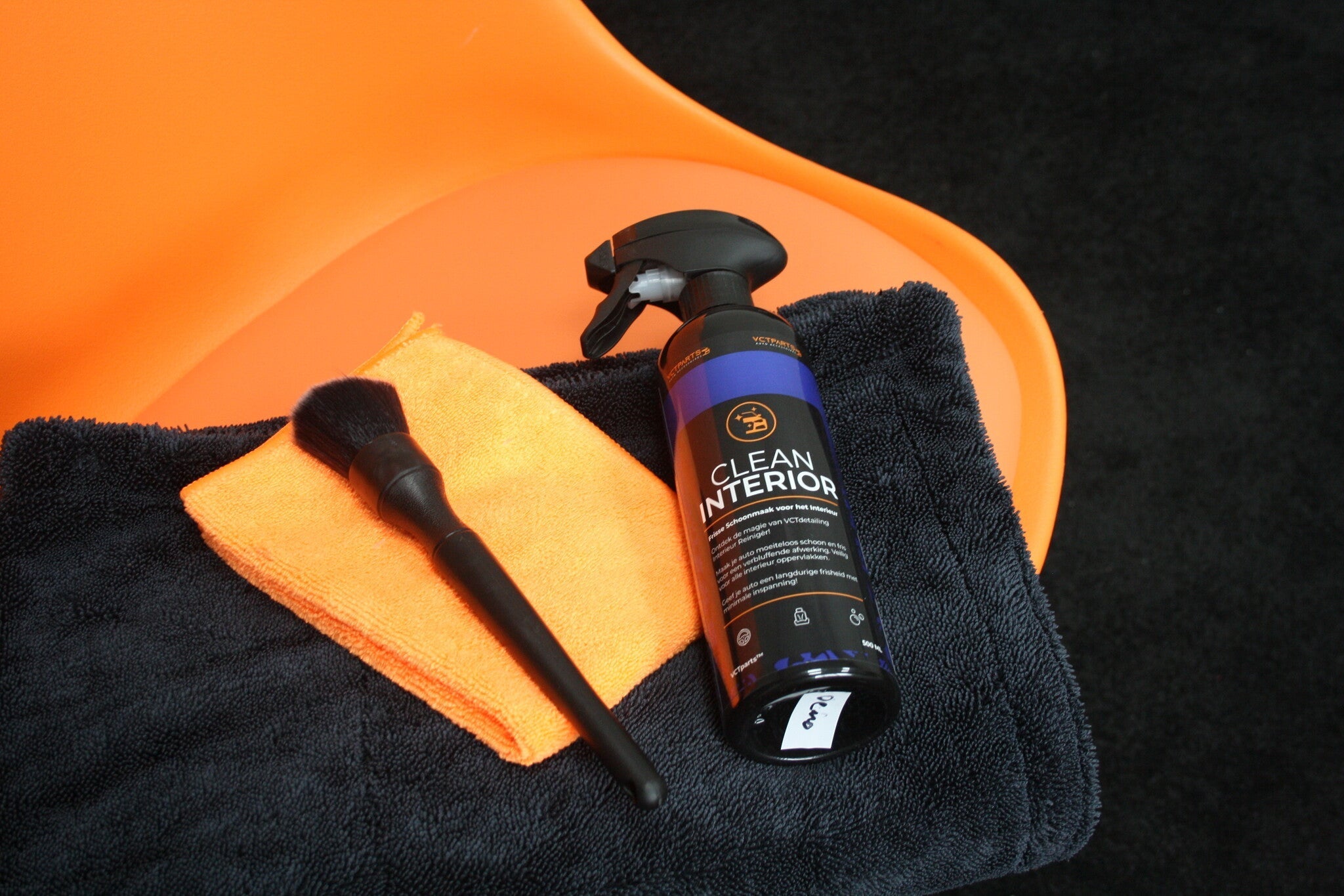 Het interieur van je auto is een plek waar je veel tijd doorbrengt, of het nu tijdens het dagelijkse woon-werkverkeer is of tijdens lange reizen. Helaas verzamelt het interieur snel stof, vuil, vlekke