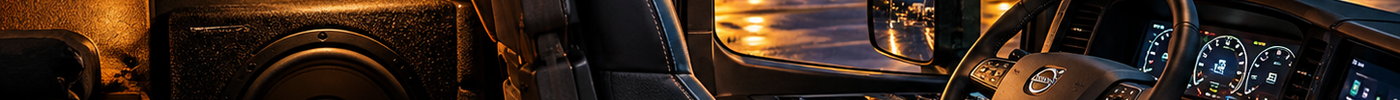 DLS subwooferkist geplaatst achter de bestuurdersstoel in een Volvo FH truckcabine