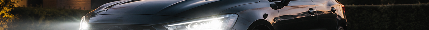 HaloVision HIR2 9012 LED koplamp met fel wit licht op een auto bij avond