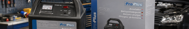 ProPlus merkbanner - ProPlus acculader naast de verpakkingsdoos op een werkbank | VCTparts