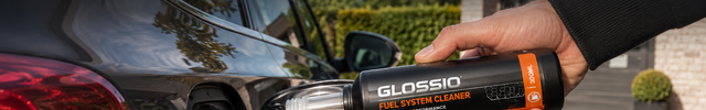 Additieven banner - brandstofadditief dat wordt ingeschonken bij de tankopening | VCTparts