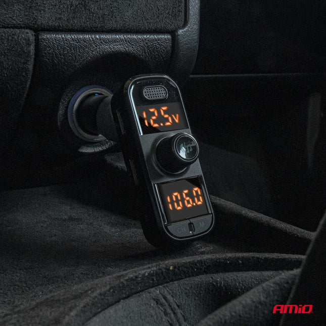 AMiO Car FM Transmitter 2×USB - A 1×USB - C microSD 12V 24V – Bluetooth, Hands - Free Bellen en L - vormige Behuizing AMiO 2