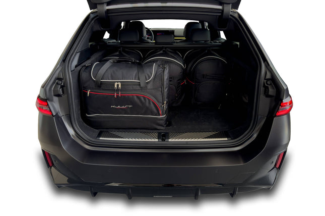 Kjust Kjust Reistassenset voor BMW i5 Touring vanaf 2023 - Set van 5 Tassen met 3 Roltassen en 2 Sporttassen Harvest Automotive 2