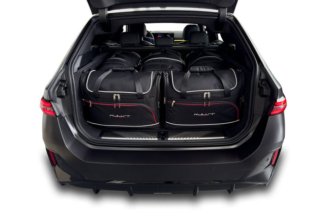 Kjust Kjust Reistassenset voor BMW i5 Touring vanaf 2023 - Set van 5 Tassen met 3 Roltassen en 2 Vliegtuigtassen Harvest Automotive 1