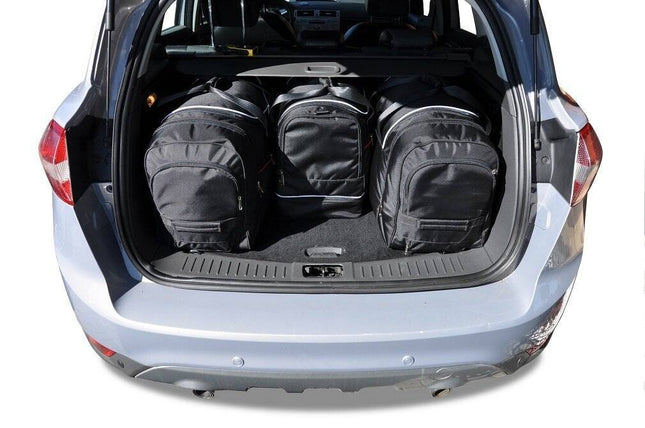 Kjust Kjust Reistassenset voor Ford Kuga 2008-2013 - Set van 4 Tassen met 2 Roltassen 1 Sporttas en 1 Vliegtuigtas Harvest Automotive 2
