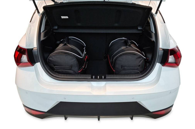 Kjust Kjust Reistassenset voor Hyundai i20 5-deurs vanaf 2020 - Set van 3 Tassen met 2 Roltassen en 1 Vliegtuigtas Harvest Automotive 2