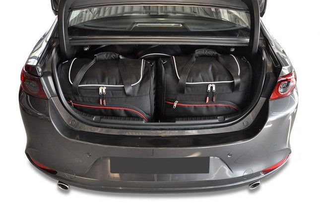 Kjust Kjust Reistassenset voor Mazda 3 Sedan vanaf 2019 - Set van 5 Tassen met 3 Roltassen en 2 Sporttassen Harvest Automotive 1