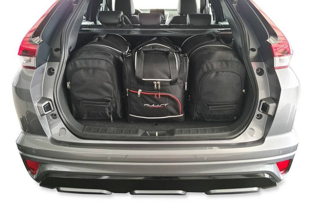 Kjust Kjust Reistassenset voor Mitsubishi Eclipse Cross vanaf 2017 - Set van 4 Tassen met 2 Roltassen 1 Sporttas en 1 Vliegtuigtas Harvest Automotive 1