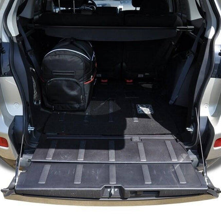 Kjust Kjust Reistassenset voor Mitsubishi Outlander 2007-2013 - Set van 5 Tassen met 3 Roltassen en 2 Vliegtuigtassen Harvest Automotive 5