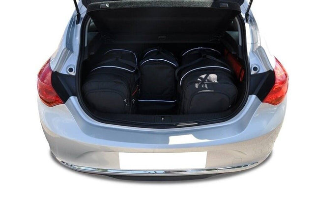 Kjust Kjust Reistassenset voor Opel Astra 5-deurs 2009-2015 - Set van 4 Tassen met 2 Roltassen 1 Sporttas en 1 Vliegtuigtas Harvest Automotive 2