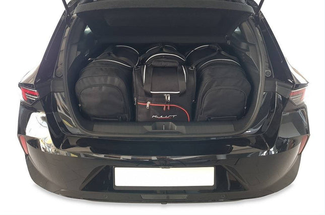 Kjust Kjust Reistassenset voor Opel Astra 5-deurs vanaf 2022 - Set van 4 Tassen met 2 Roltassen 1 Sporttas en 1 Vliegtuigtas Harvest Automotive 1