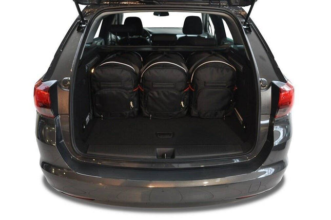 Kjust Kjust Reistassenset voor Opel Astra Sports Tourer 2015-2022 - Set van 5 Tassen met 3 Roltassen en 2 Sporttassen Harvest Automotive 2