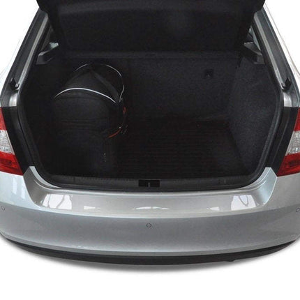 Kjust Kjust Reistassenset voor Skoda Rapid 5-deurs vanaf 2012 - Set van 5 Tassen met 3 Roltassen en 2 Sporttassen Harvest Automotive 5