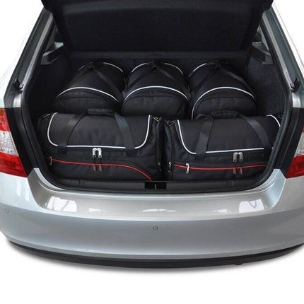 Kjust Kjust Reistassenset voor Skoda Rapid 5-deurs vanaf 2012 - Set van 5 Tassen met 3 Roltassen en 2 Vliegtuigtassen Harvest Automotive 1