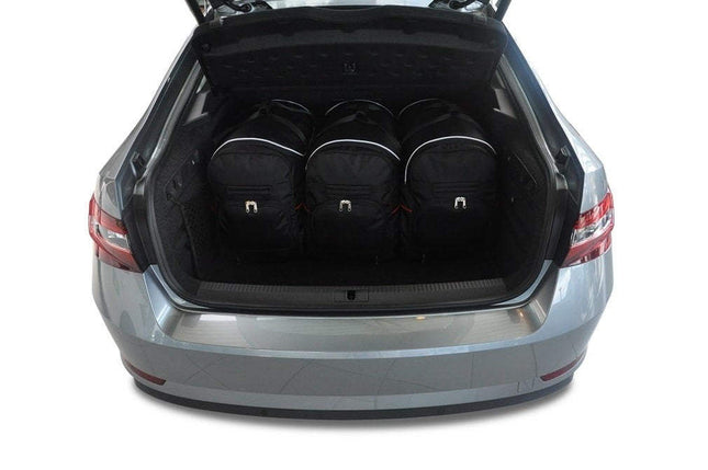 Kjust Kjust Reistassenset voor Skoda Superb 5-deurs hatchback 2015-2019 - Set van 5 Tassen met 3 Roltassen en 2 Sporttassen Harvest Automotive 2