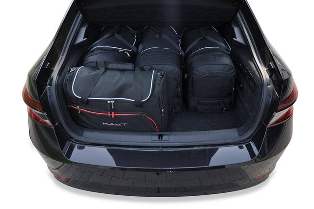 Kjust Kjust Reistassenset voor Skoda Superb 5-deurs hatchback 2019-2024 - Set van 5 Tassen met 3 Roltassen en 2 Vliegtuigtassen Harvest Automotive 2