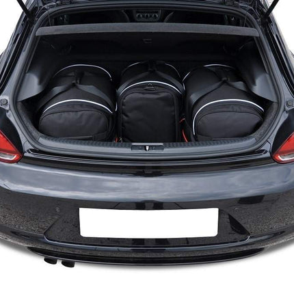 Kjust Kjust Reistassenset voor Volkswagen Scirocco 2008-2017 - Set van 4 Tassen met 2 Roltassen 1 Sporttas en 1 Vliegtuigtas Harvest Automotive 2