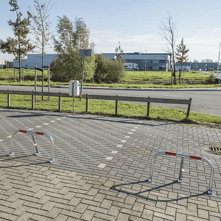 Parkeerbeugel met Slot Hangslot [Parkeerplaatsbeveiliging - Neerklapbare antiparkeerpaal] - VCTparts.nl