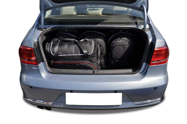 Kjust Reistassenset voor Volkswagen Passat Sedan 2011-2014 - Set van 5 Tassen met 3 Roltassen en 2 Vliegtuigtassen