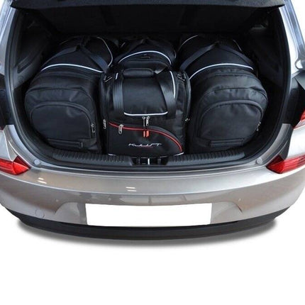 Kjust Reistassenset voor Hyundai i30 Fastback vanaf 2018 - Set van 4 Tassen met 2 Roltassen 1 Sporttas en 1 Vliegtuigtas