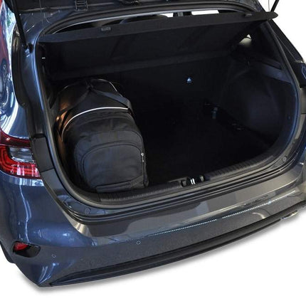 Kjust Reistassenset voor Kia Ceed 5-deurs vanaf 2018 - Set van 4 Tassen met 2 Roltassen 1 Sporttas en 1 Vliegtuigtas