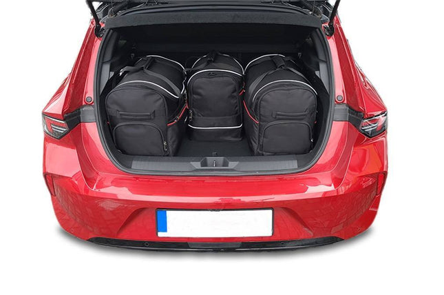 Kjust Reistassenset voor Opel Astra 5-deurs vanaf 2022 - Set van 4 Tassen met 2 Roltassen 1 Sporttas en 1 Vliegtuigtas